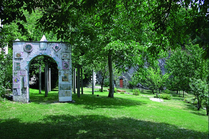 I Luoghi dell'anima. Orto dei frutti dimenticati, l'Arco delle favole, Pennabilli photos de L. Liuzzi