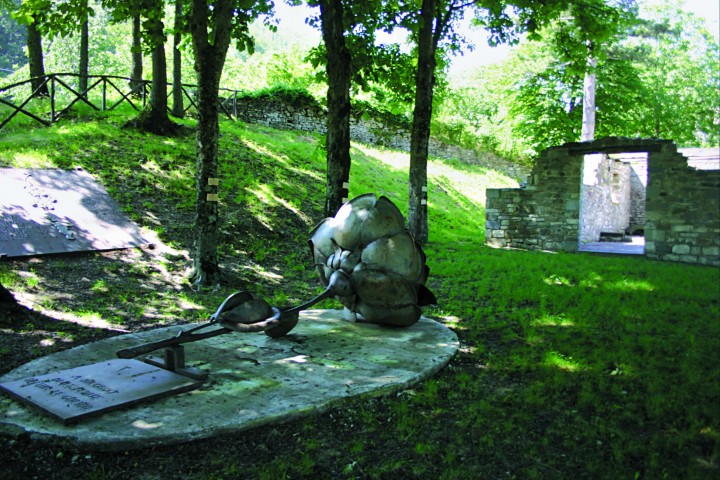 I Luoghi dell'anima. La grande rosa, Casteldelci foto di L. Liuzzi