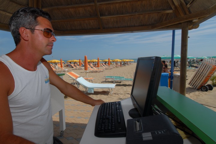 Spiaggia e internet, Riccione photos de Archivio Provincia di Rimini