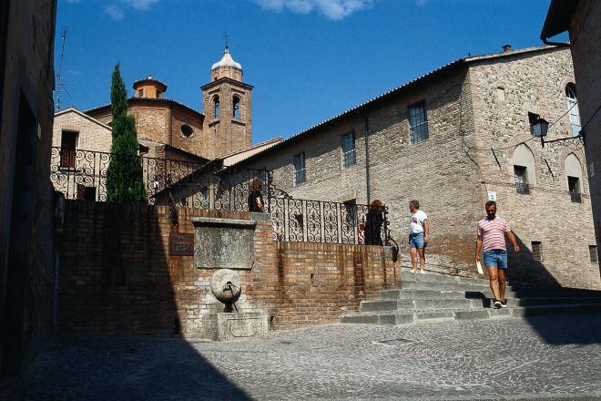 Piazza delle Monache foto di T. Mosconi