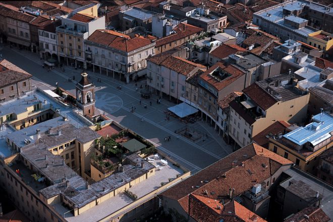 Piazza Tre Martiri photos de Raggi Liuzzi