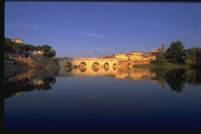 Ponte di Tiberio, Rimini photos de T. Mosconi