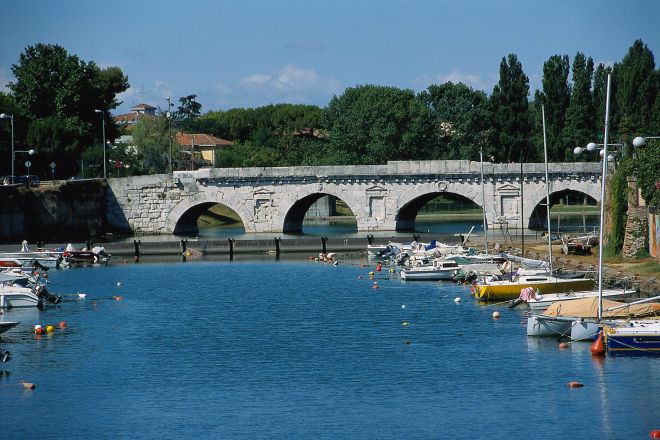 Ponte di Tiberio, Rimini photos de L. Bottaro