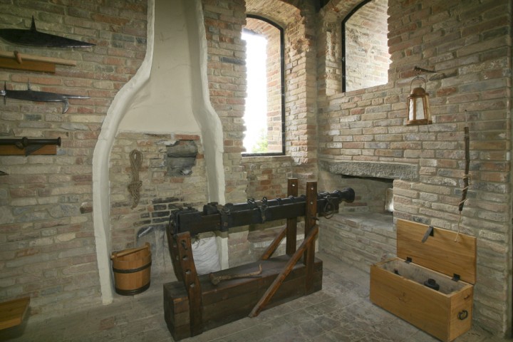 Reconstruction of the guard, Mondaino photo by PH. Paritani