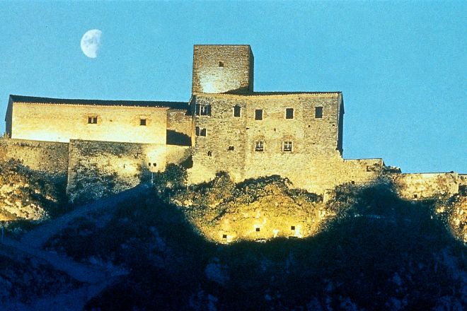 Malatesta fortress, Verucchio photo by T. Mosconi