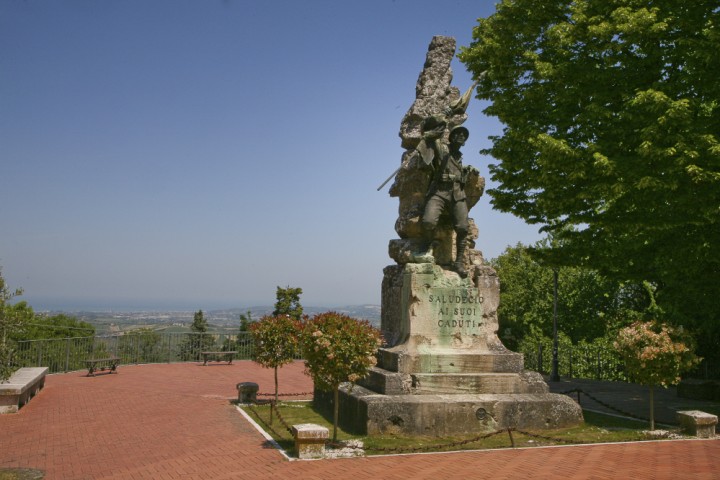War Memorial, Saludecio photo by PH. Paritani