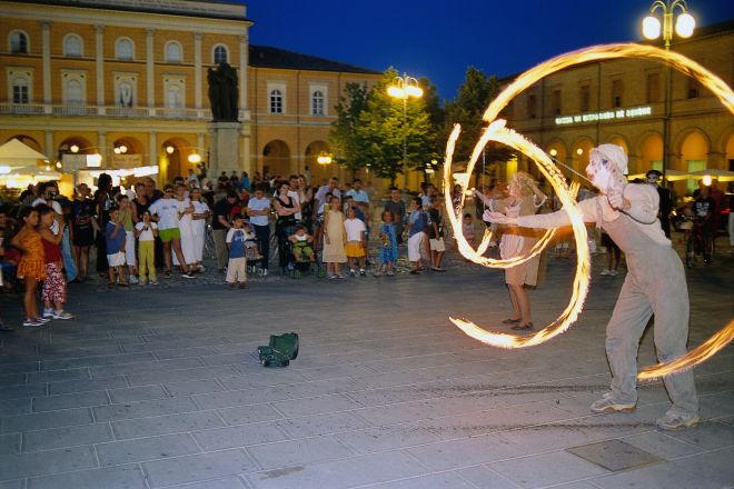 artisti di strada, Santarcangelo di Romagna foto di L. Bottaro