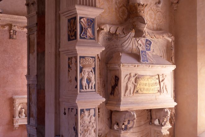 Interno tempio malatestiano photos de PH. Paritani