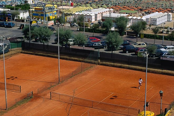 tennis courts, Rimini photo by T. Mosconi
