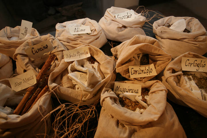 Spices, Verucchio photo by PH. Paritani