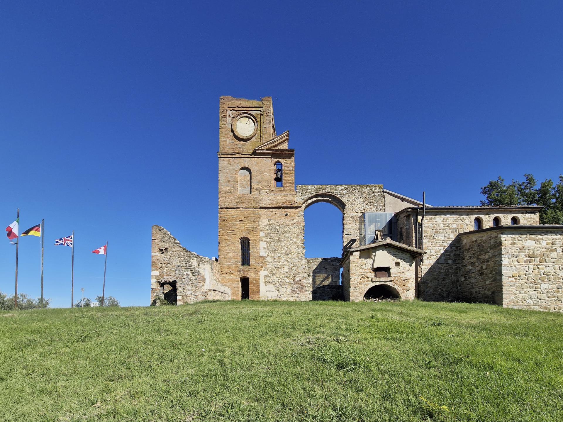Montescudo Montecolombo | Chiesa della Pace a Trarivi foto di Archivio Destinazione VsitRomagna