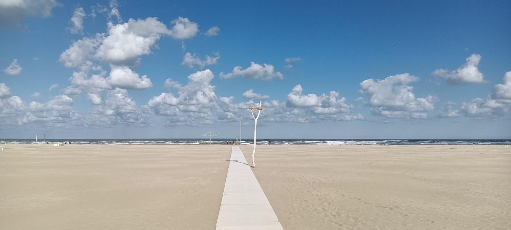 Rimini | la spiaggia in autunno foto di sconosciuto