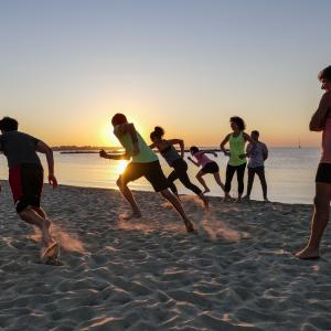 Sport in spiaggia | tramonto