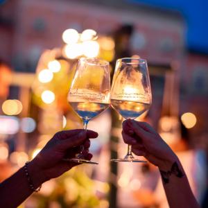 Calici di vino a Santarcangelo di Romagna foto di comune di Santarcangelo di Romagna